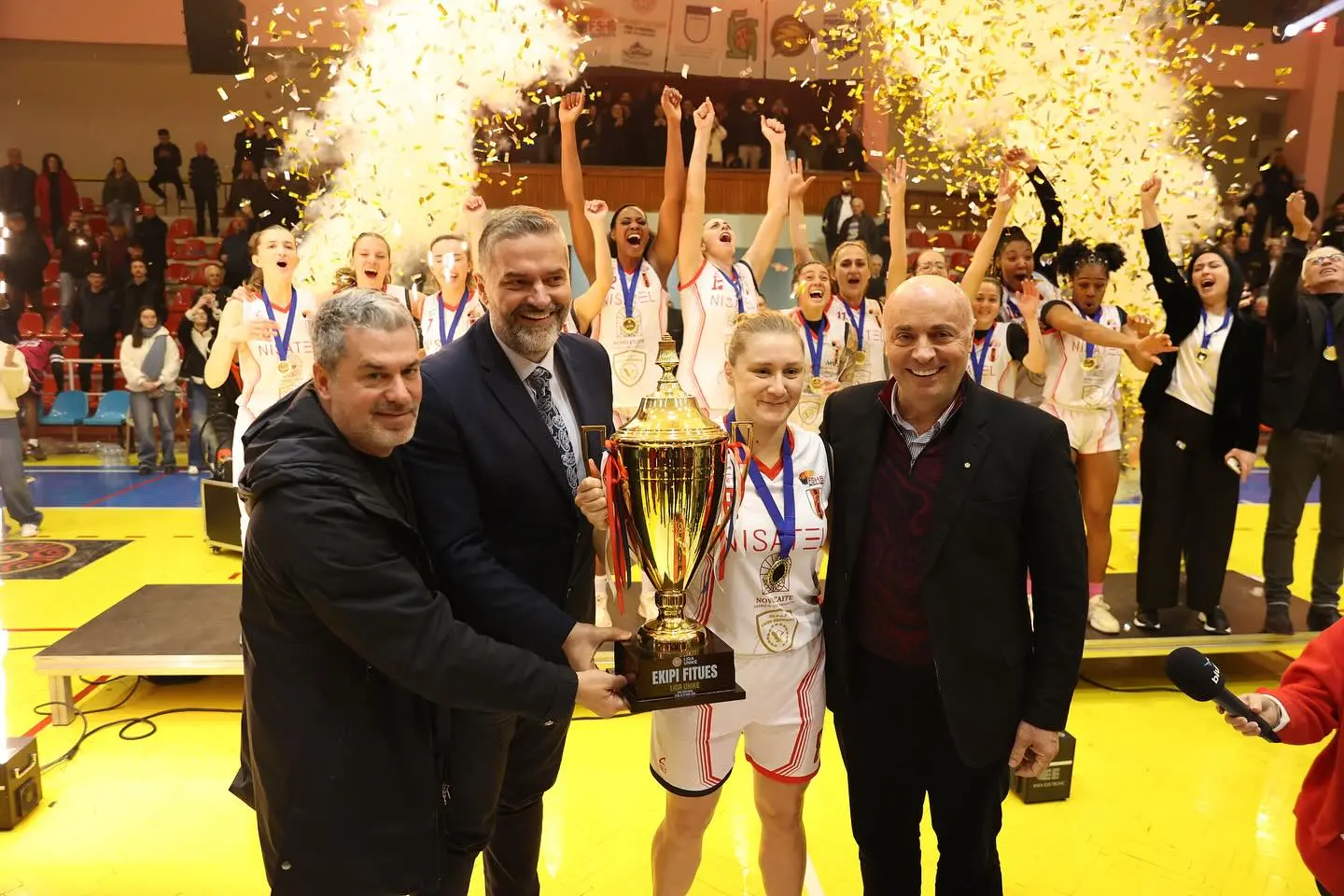 Pamje nga ceremonia e ndeshjes finale të Final 4 Liga Unike Femrat